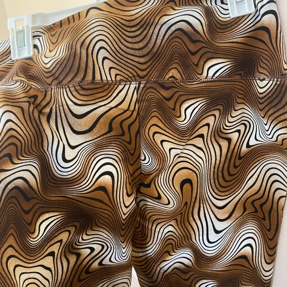 Wild Fable Geometric Flare Legging NWT! - Picture 6 of 6